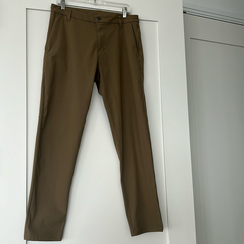 Men’s Lululemon performance fabric pants 32” waist